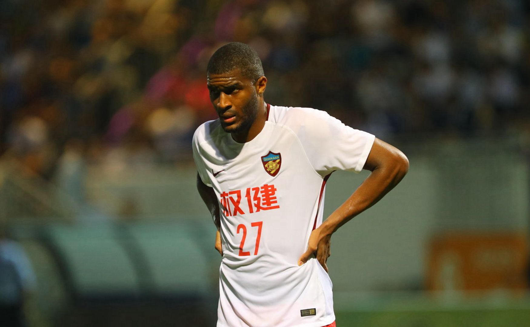 包含萨克拉门托国王训练开放日，集结日临场应变引欢呼，荷甲在即，赛季目标并未改变的词条